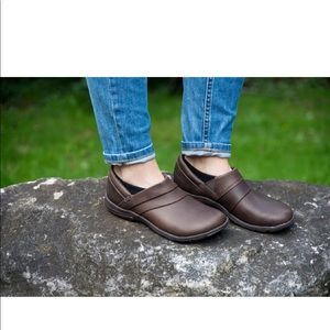 Brown Leather Merrell Dassie Stitch slip on shoes - new without box women’s 8